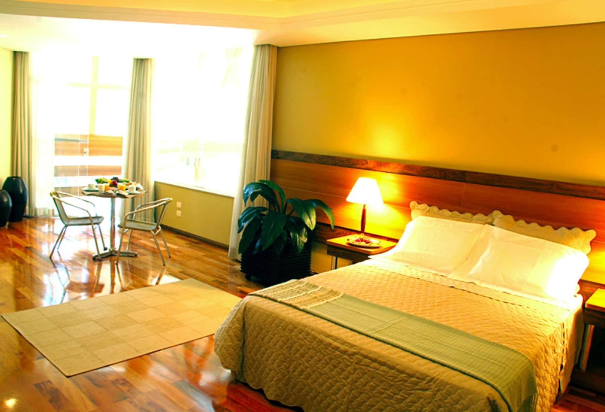 Recanto Cataratas - Thermas, Resort E Convention Фос-ду-Игуасу Экстерьер фото A room at the hotel