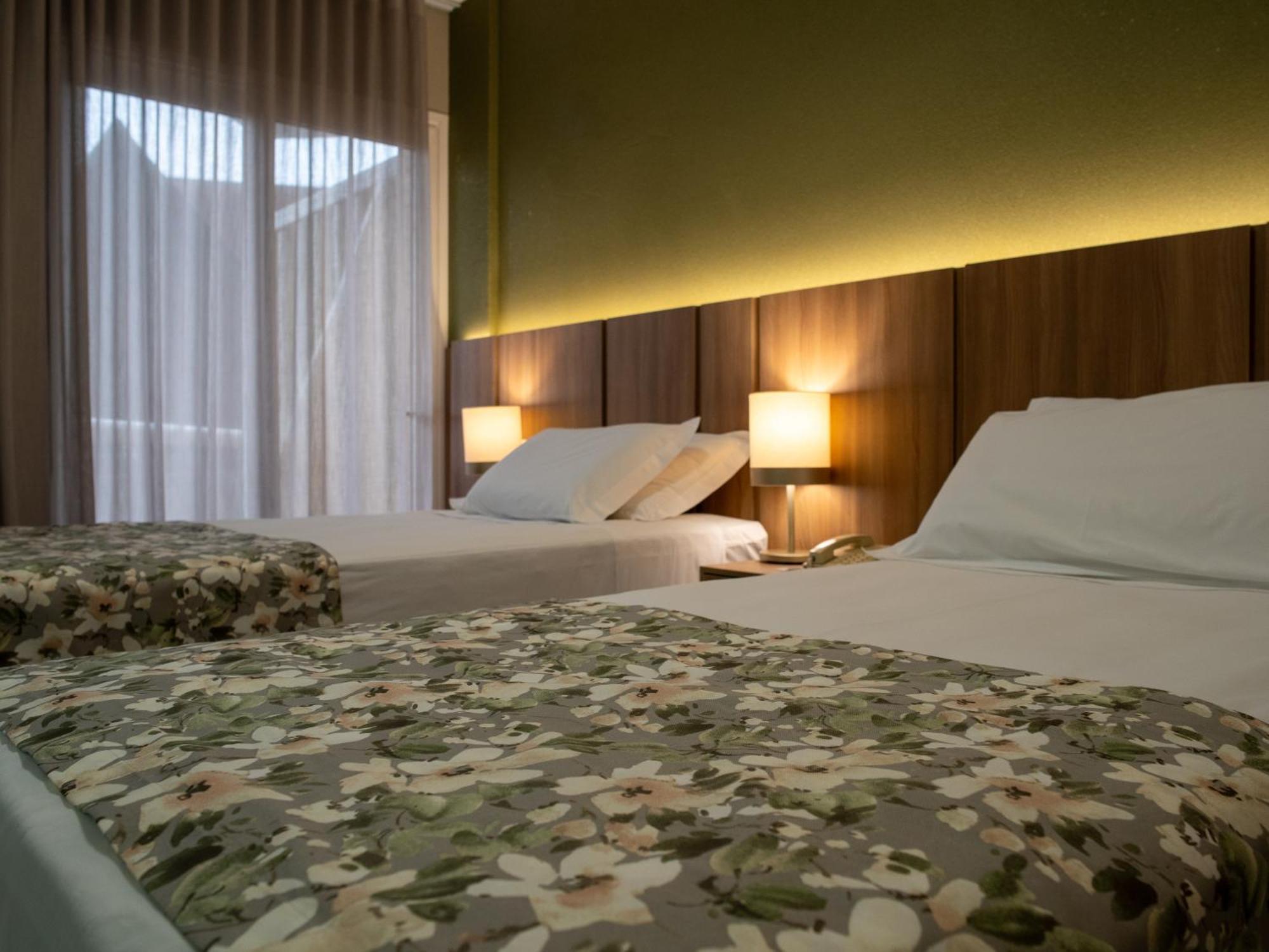 Recanto Cataratas - Thermas, Resort E Convention Фос-ду-Игуасу Экстерьер фото A room at the hotel