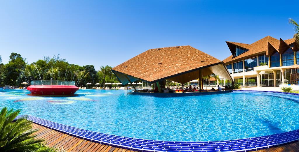Recanto Cataratas - Thermas, Resort E Convention Фос-ду-Игуасу Экстерьер фото The swimming pool at the resort